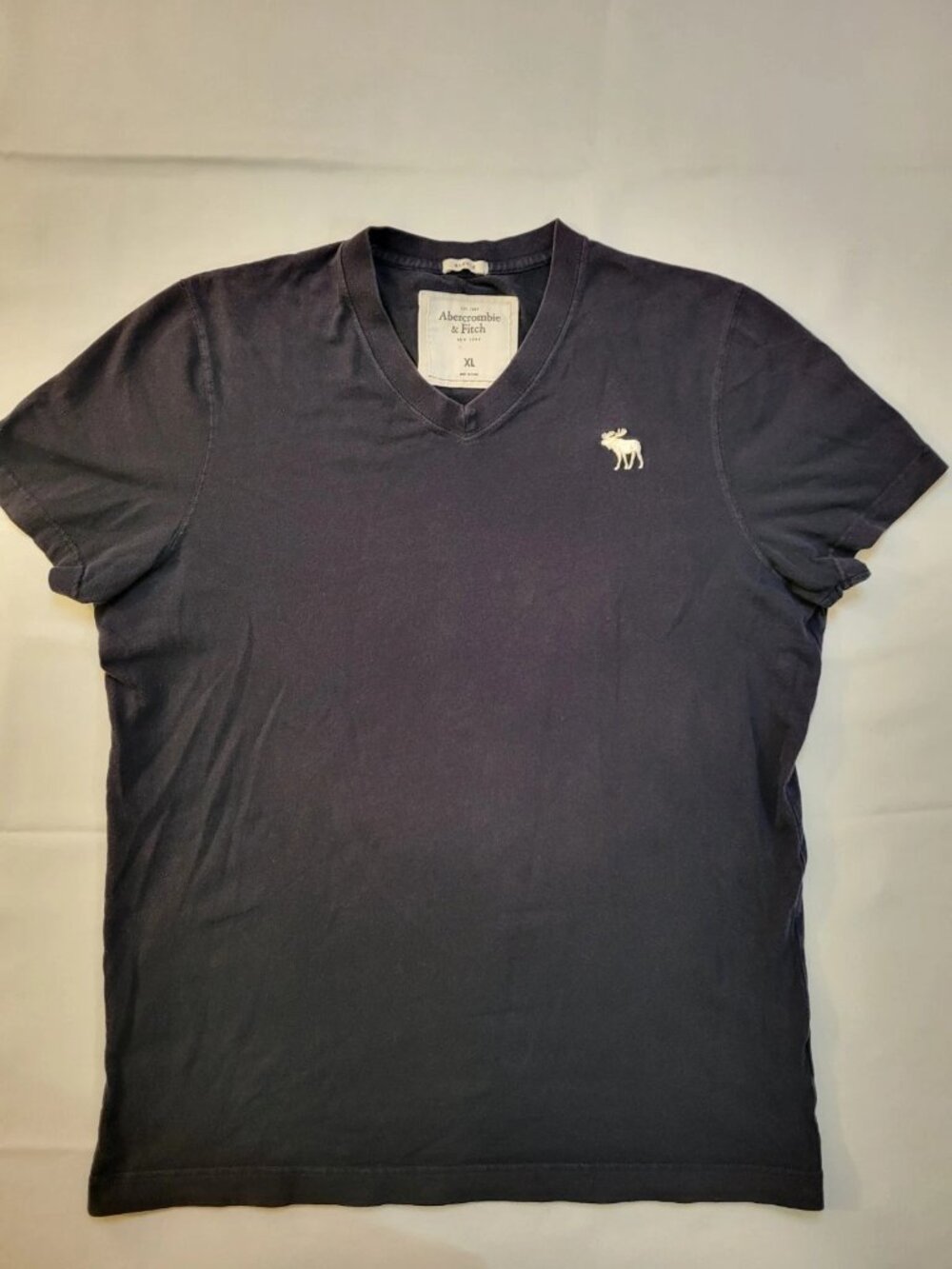 Abercrombie & Fitch Men's XL Muscle Fit V-Neck T-Shirt Navy Blue Short Sleeve